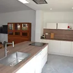En Con Piscina Privada, Aire Acondicionado, 3 Hab. - Es-323-46